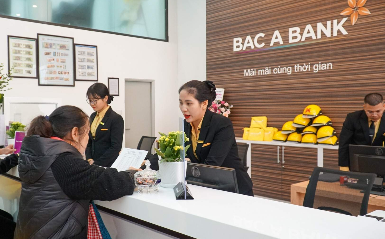 bac-a-bank-co-lam-viec-thu-7-khong-1