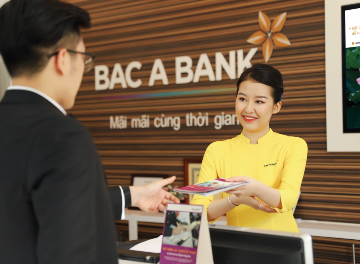 bac-a-bank-co-lam-viec-thu-7-khong-2